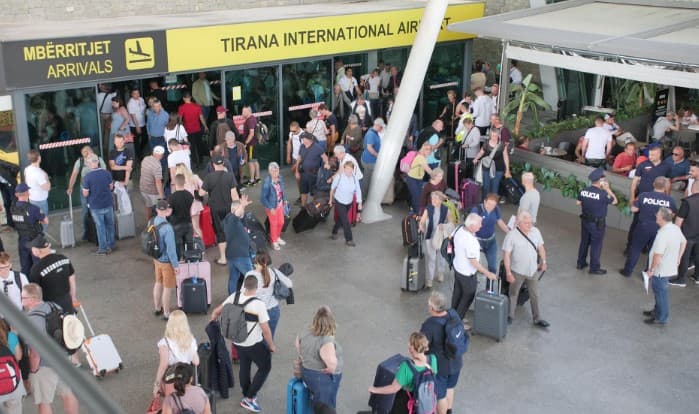 Probleme me sistemin e trafikut ajror italian, Aeroporti i Tiranës njofton anulimet