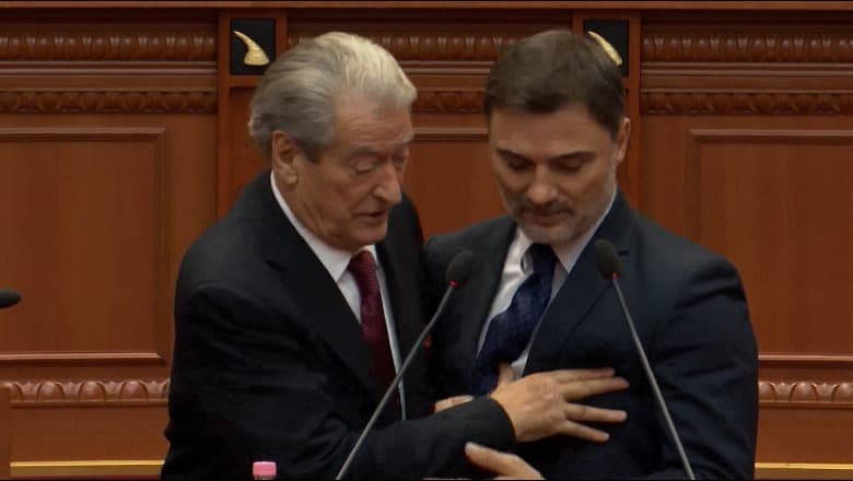 Deklarata e Berishës për protestën? Alibeaj: Ai është hipokrit, qytetarët duan edhe largimin e tij