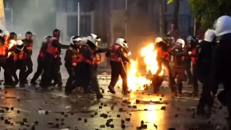Ish-ministri i Rendit: Dhuna nuk u krijua nga policia, por nga të rinjtë që kanë vënë zjarrin