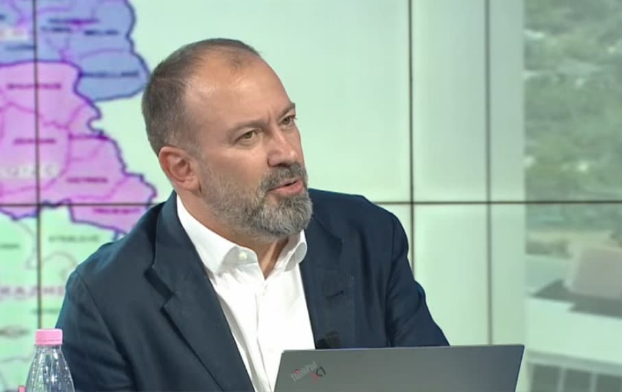 Protestat, Mazniku: Zgjidhja bëhet vetëm me mjete politike dhe Kushtetutë