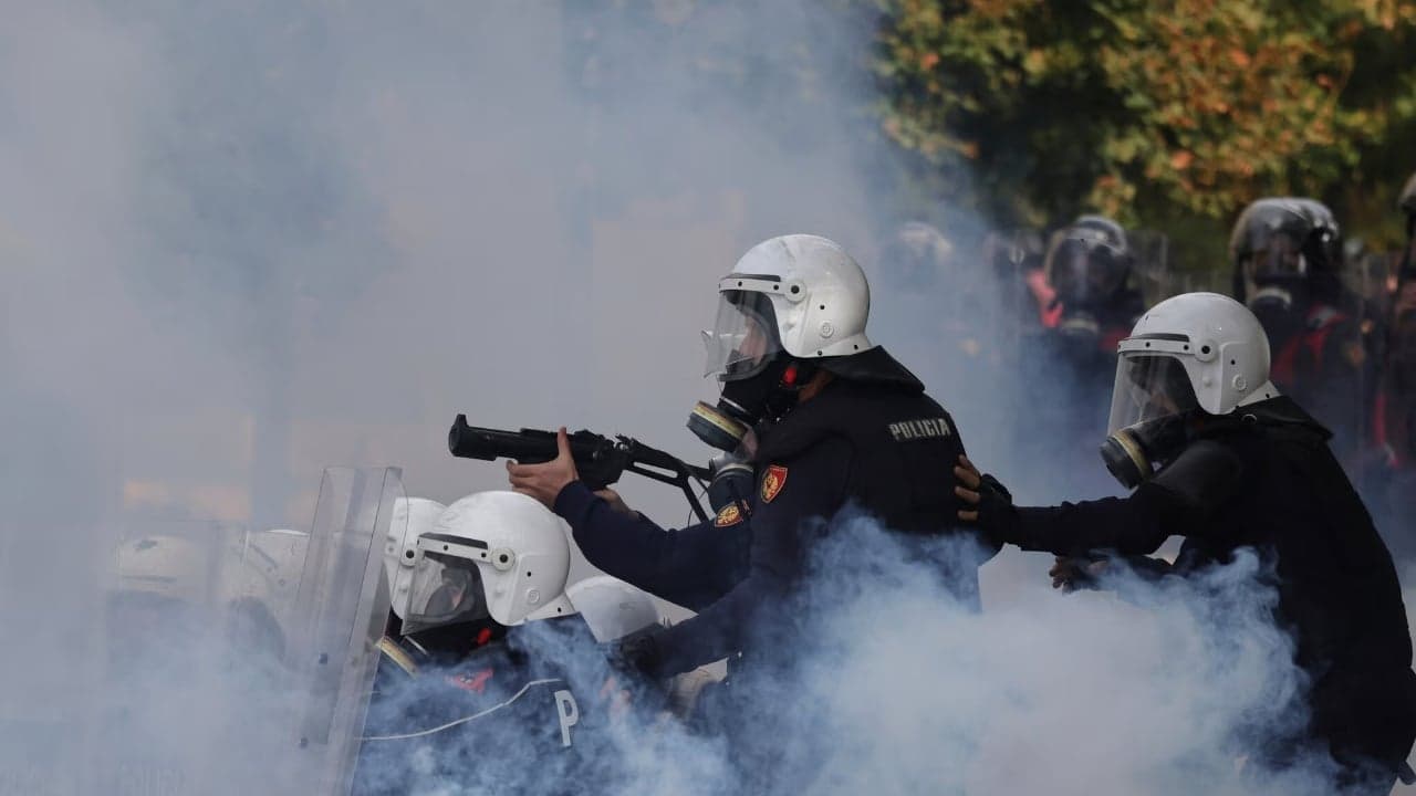 Shtatë ditë protestë, Policia: 51 prej të arrestuarve me precedentë për vrasje, pengmarrje, prostitucion, narkotikë, armë…
