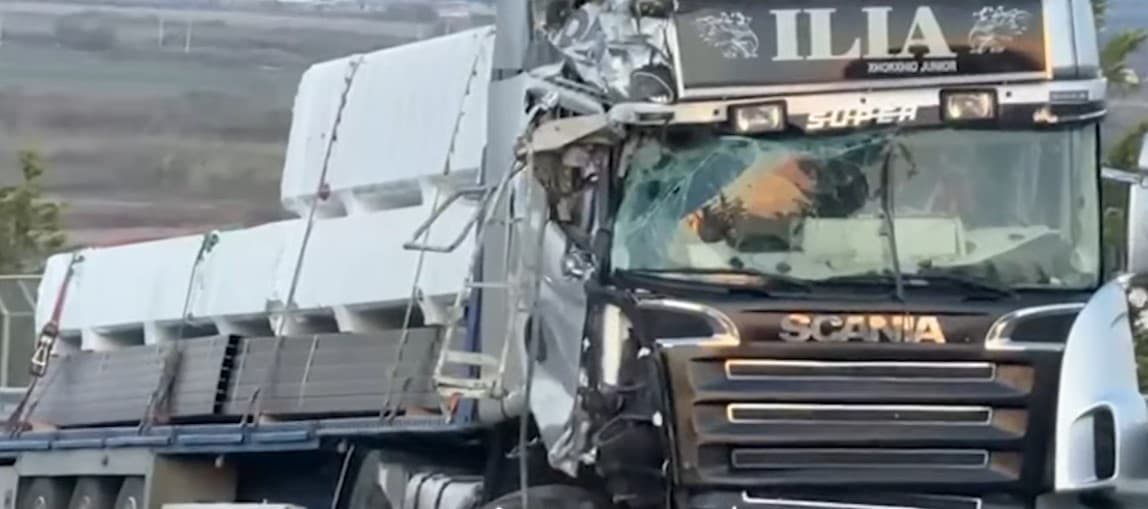 Aksident në bypassin e Fierit, betonierja karambolohet me mjetin e transportit, plagoset një nga drejtuesit