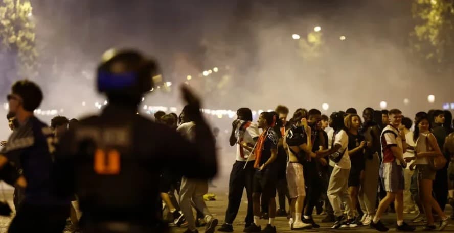 Shtetrrethimi në Paris, Franca dhe kryeqyteti nis të gjejë pak qetësi pas dhunës nëpër rrugë!