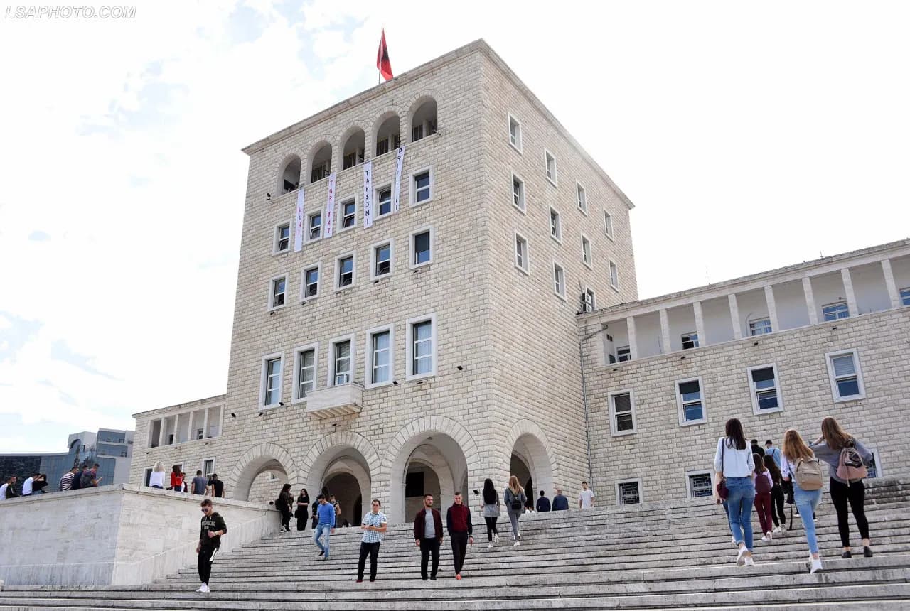 Rreth 1,300 studentë të huaj në universitetet shqiptare, kryesojnë italianët dhe indianët