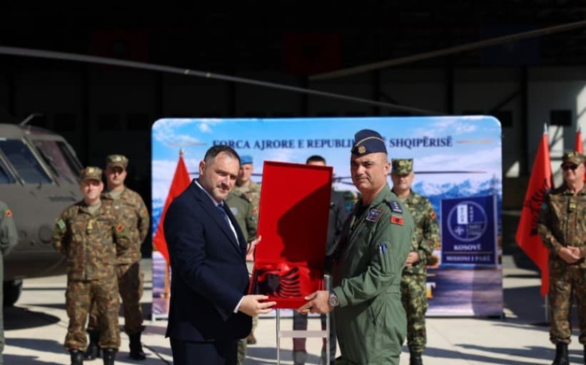 Kontingjenti i parë shqiptar i helikopterëve niset në misionin e NATO-s në KFOR-in e Kosovës, Nufi: FA po zgjeron rolin e saj!