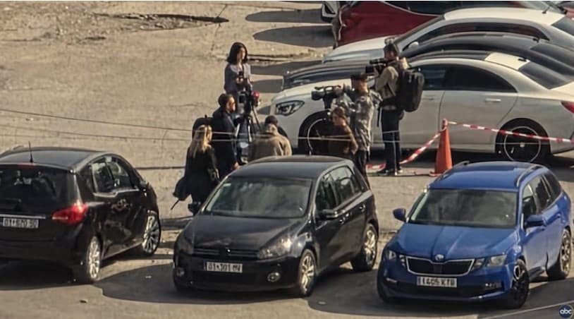 Sheshi mbeti bosh/ Prishtina nuk i përgjigjet thirrjes për sulm në Tiranë! Vetëvendosja organizoi autobusë, por i shkojnë vetëm kamerat