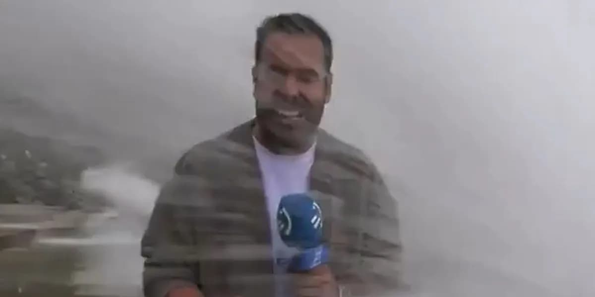 Gazetari spanjoll po raportonte për stuhinë, por një valë e madhe e përpiu gjatë transmetimit live