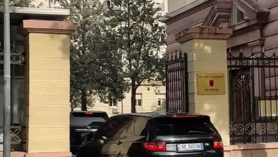 Mblidhet grupi parlamentar i PS, i pranishëm edhe Rama! Kryeministri mbërrin në Kryesinë e Kuvendit, ja çfarë pritet të diskutohet (VIDEO)