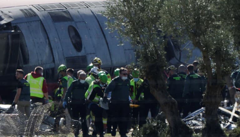 Tragjedia hekurudhore në Spanjë, shkak dyshohet gabimi njerëzor! Të paktën 68 viktima nga përplasja e trenave