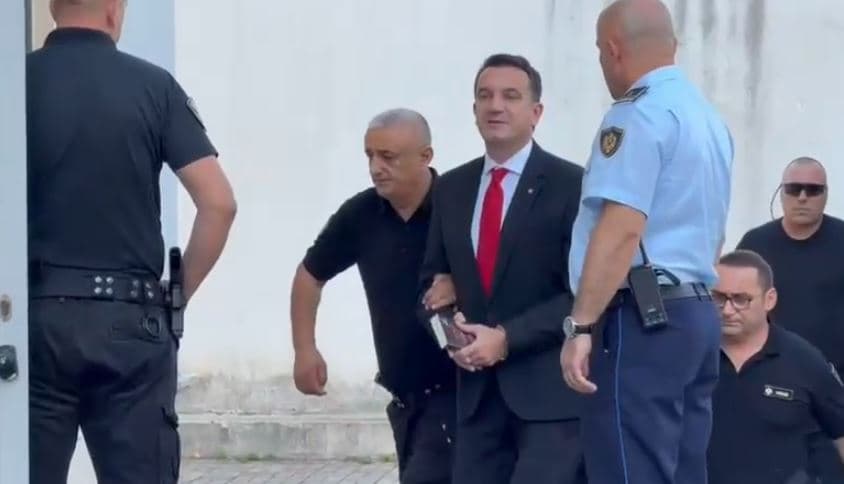 ‘Burgjet’ thyejnë heshtjen për Veliajn: Transferimi u bë për arsye sigurie, urdhri është sekret shtetëror