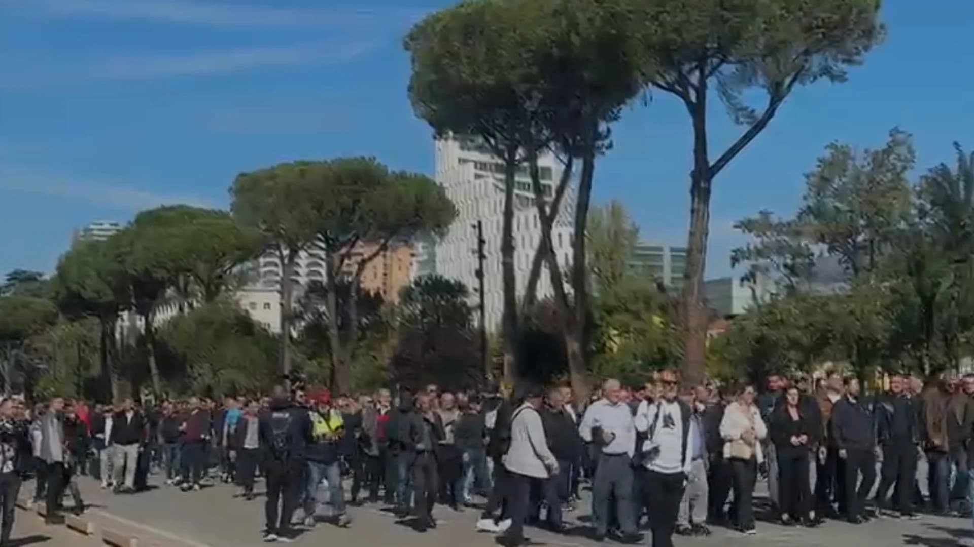 Protesta e djeshme në Tiranë, një i arrestuar dhe dy të proceduar penalisht