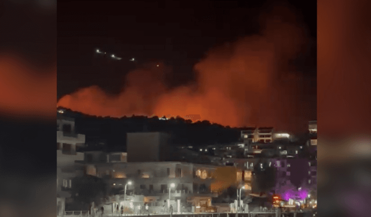 VIDEO/ Zjarr masiv në Himarë, era e fortë favorizon përhapjen e flakëve, rrezikohet qyteti