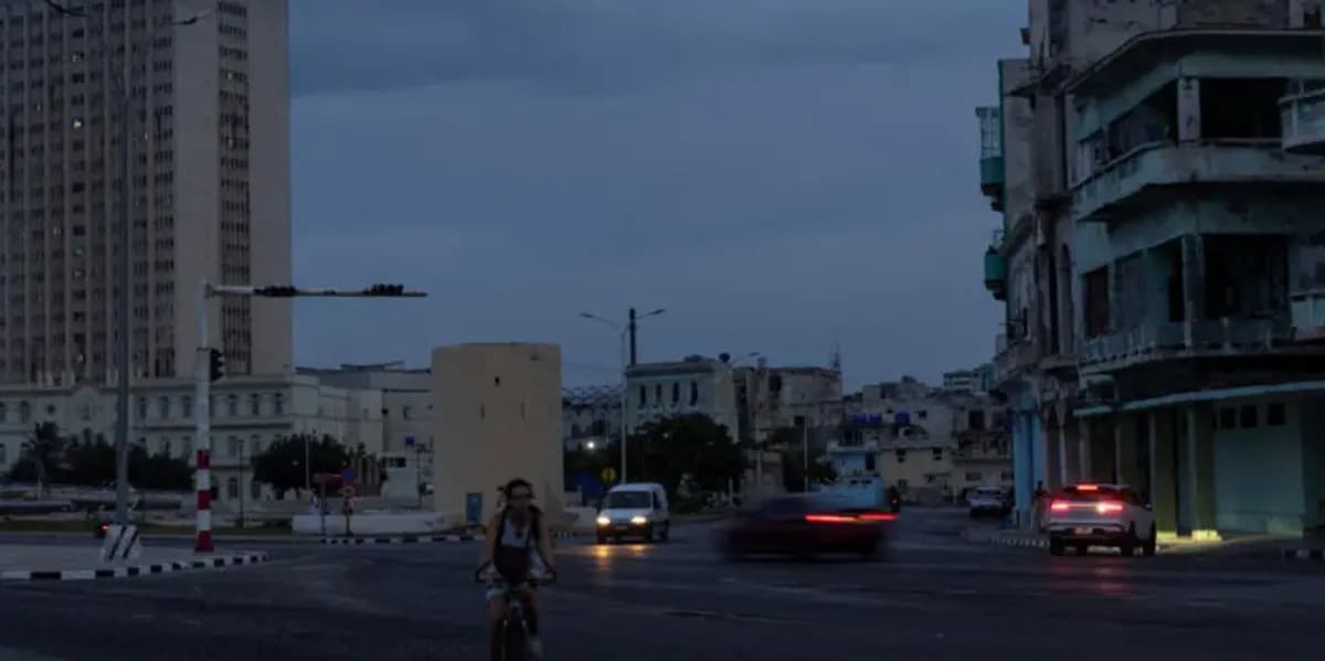 Kuba u godit me një tjetër ndërprerje të energjisë në të gjithë vendin për shkak të bllokadës amerikane të karburantit