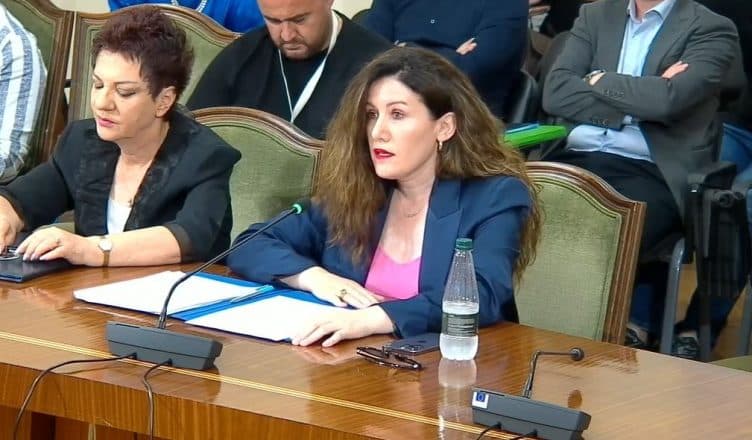 Vetëdorëzimi i Vlora Hysenit tek autoritetet e Kosovës, gazetarja zbulon detajet: Ishte në Azerbajxhan për një takim, BKH i trokiti në derë, por…