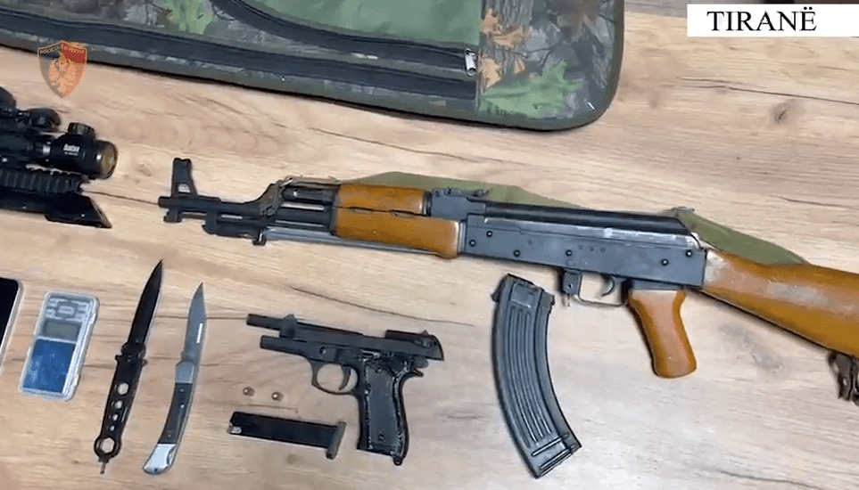 Dy operacione në Tiranë dhe Krujë për armëmbajtje pa leje, arrestohen 2 persona
