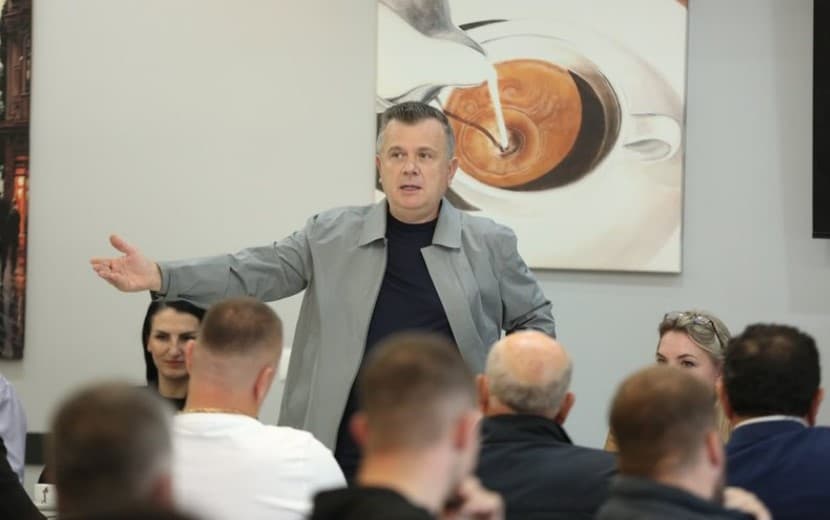 “Më qesharaku kundër vendimit ishte kryebashkiaku i Kavajës”- Balla nga Golemi: Pas vitesh pritjeje, Reforma Territoriale i dha statusin e qytetit!