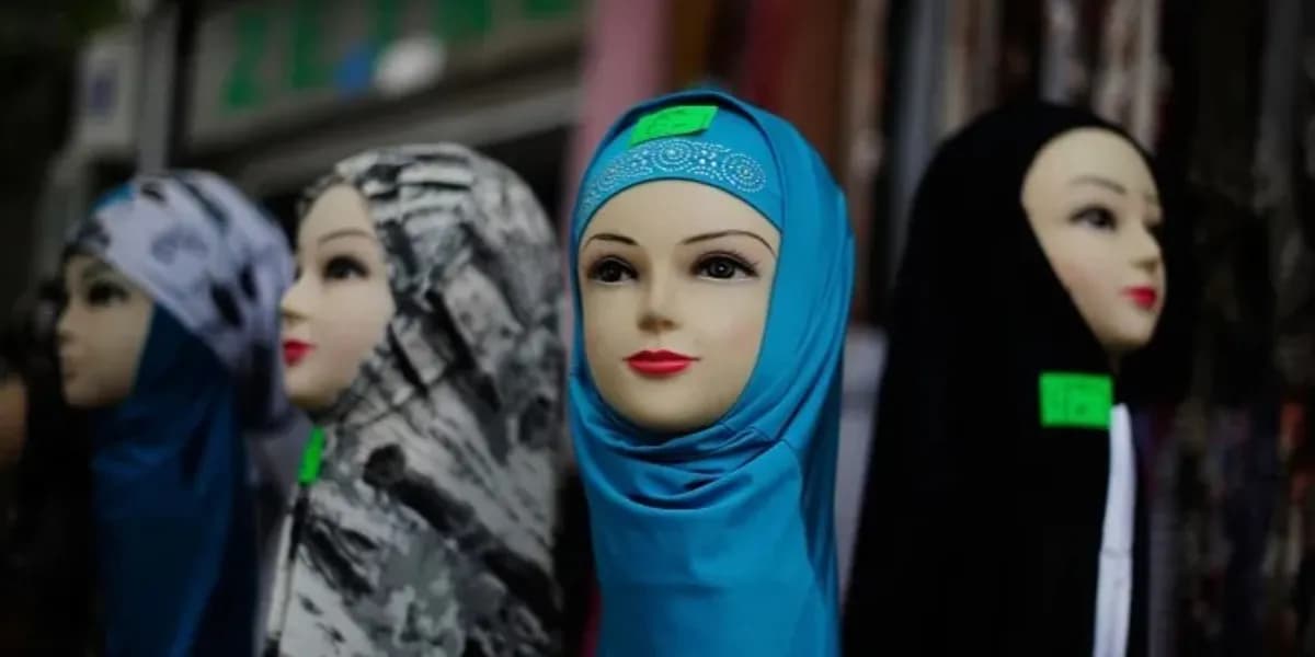 Ndalimi i hixhabit në shkollat e Azerbajxhanit – çfarë fshihet pas tij dhe çfarë pritet më tej?