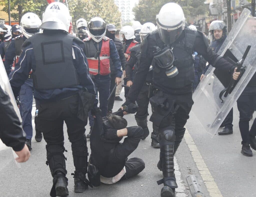 ‘Mercenarë serbë po arrestojnë protestuesit’, Policia: Gënjeshtër, po nxisin konflikt nga ndjenjat nacionaliste