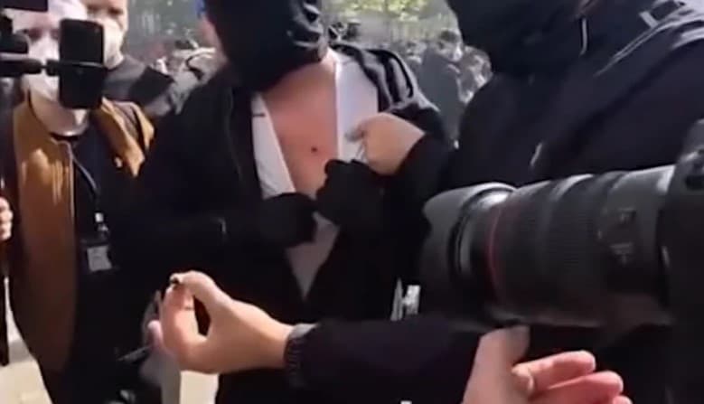 Dita e pestë, protestuesit pretendojnë për goditje me plumba gome, Policia: Janë shpërqendrues!