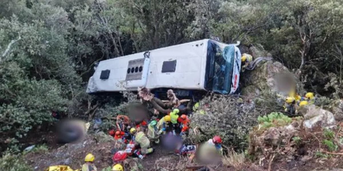 Mbi 80 të lënduar pasi një autobus ra nga një shpat mali në Spanjë