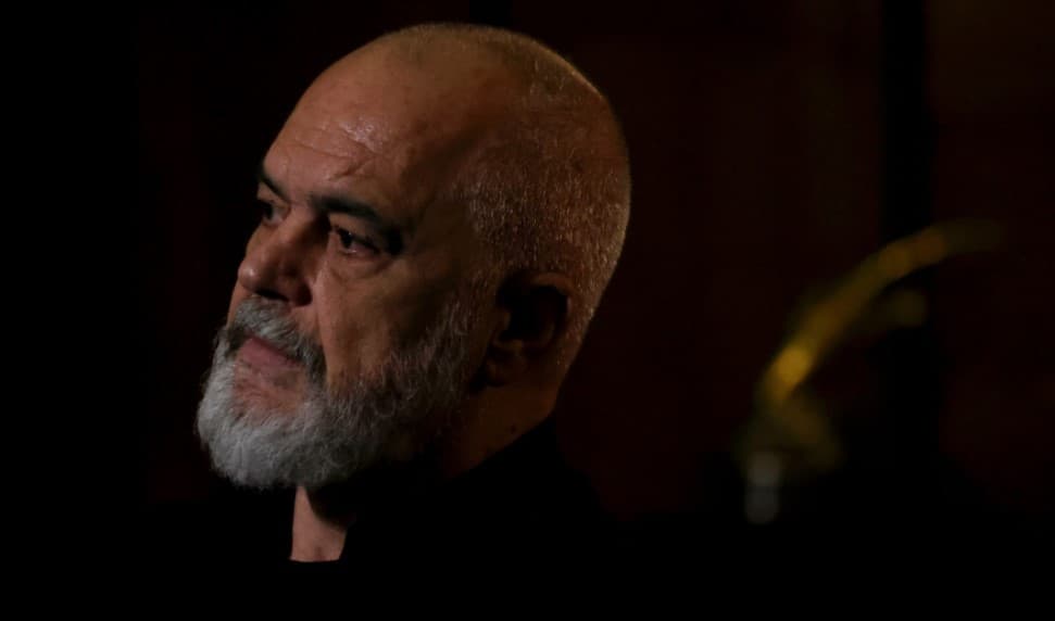 “Qeveria ndryshon me zgjedhje, jo me molotov!”- Rama flet për mediat greke rreth protestave: Nuk dorëzohem, s’e jap dorëheqjen! Një pakicë mendon se djegia…