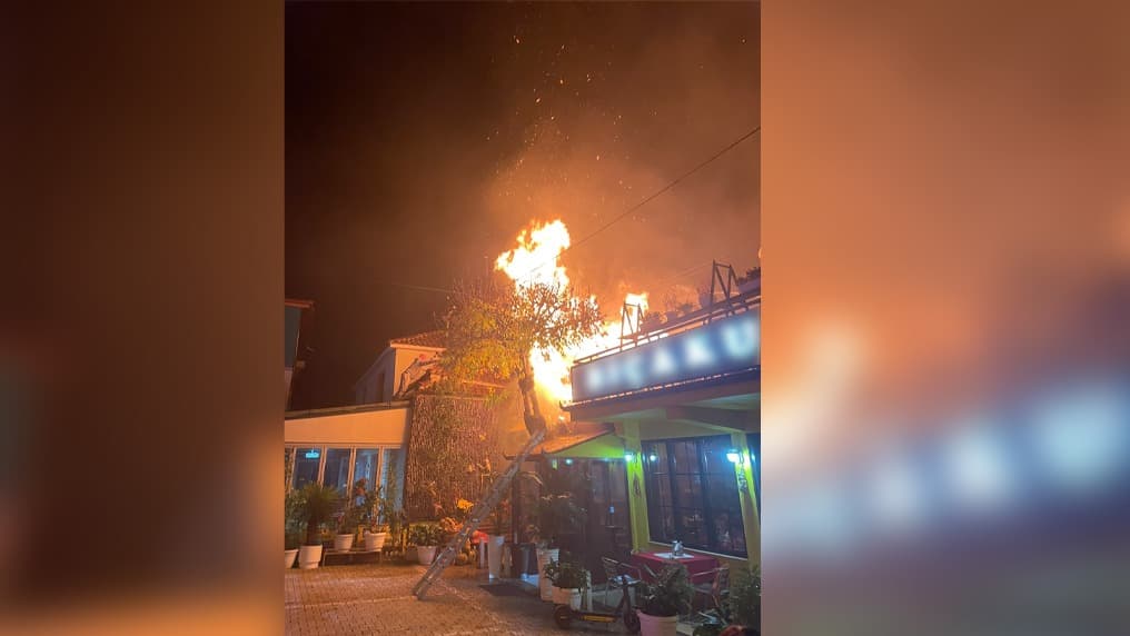 Panik në Librazhd, flakët përfshijnë dy restorante në breg të Shkumbinit