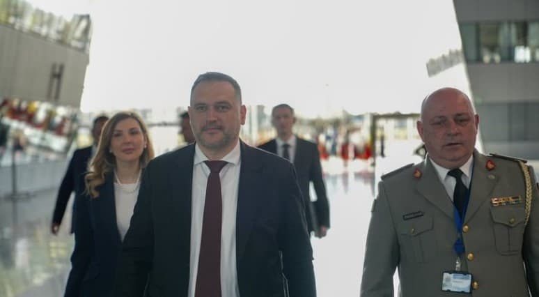 “Nëse akuzoni, faktojeni!”- Akuzat për trafik armësh, reagon ministri Nufi: Interesi kombëtar nuk mund të bëhet peng i fantazisë televizive!