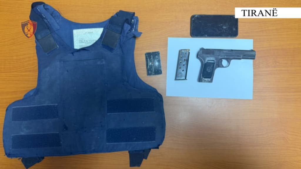 Me pistoletë dhe jelek antiplumb, arrestohet në Vorë 41-vjeçari: Ja për çfarë dyshon policia
